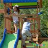 Aire de jeu en bois avec toboggan balançoire et plateforme