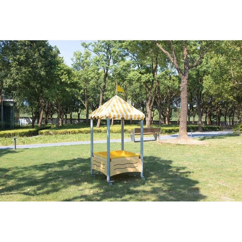 Mobile Mud Table with pointed Roof - Papouille
